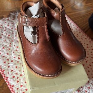 T-Bar Scallop Shoes in Hazelnut